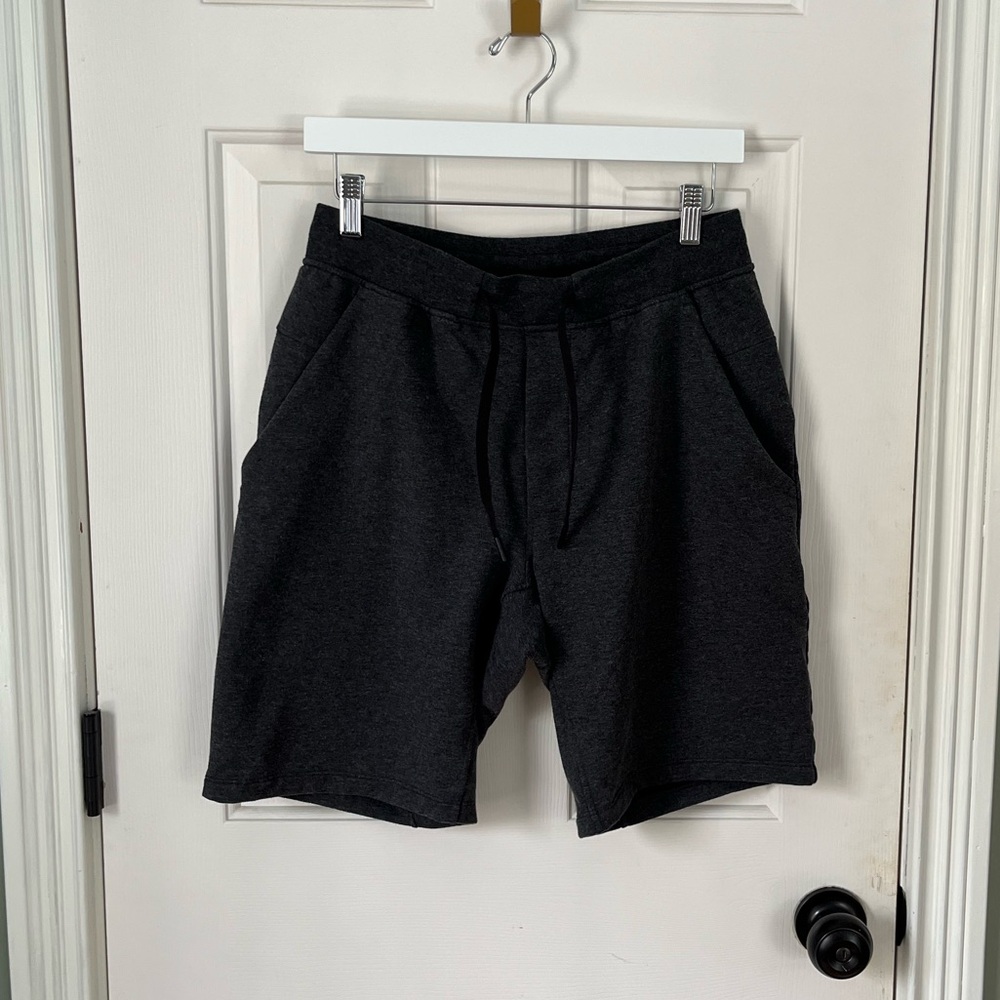 lululemon Men’s Shorts Lounge - Size Medium 7” Gray